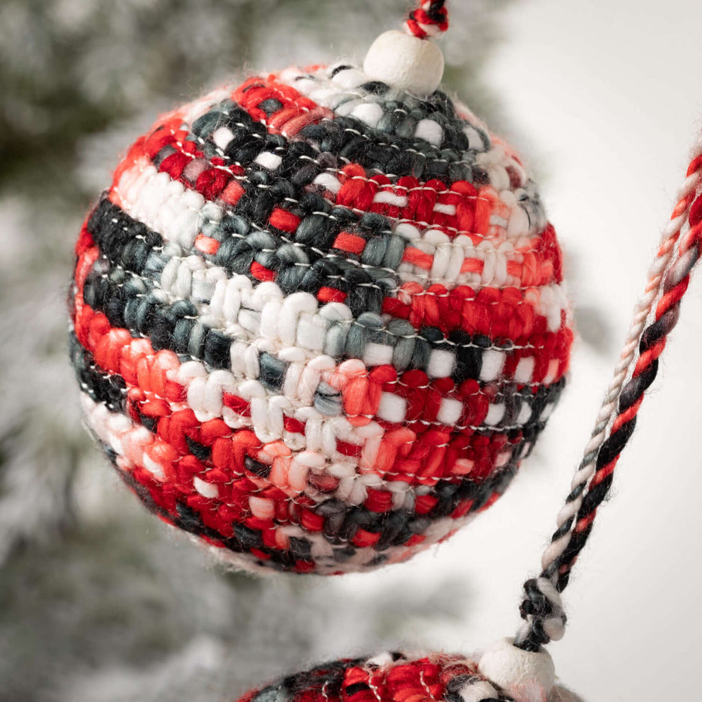 Red-Black Knit Ball Ornaments 